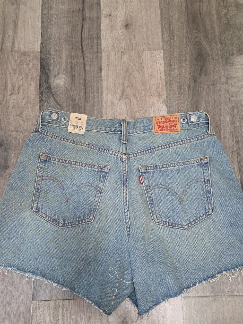 NWT Levi's Cinch Mid-Thigh Light Wash Denim Cutoff Shorts 100% Cotton High Rise - Picture 8 of 12